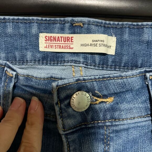 SIGNATURE LEVI STRAUSS SHAPING
HIGH-RISE STRAIGHT Size 8/29 - Picture 2 of 7
